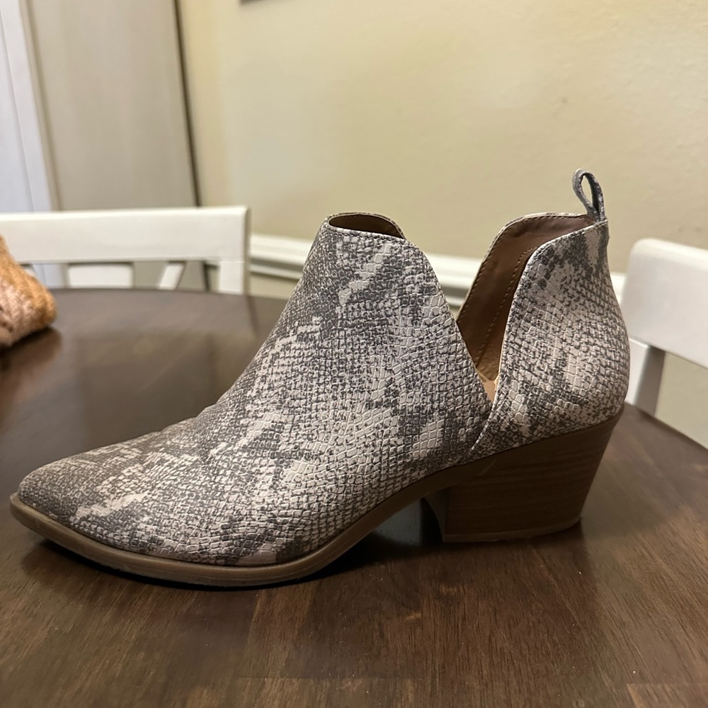 Universal Thread - Womens Snake-Print Cutout Ankle Bootie Size 10